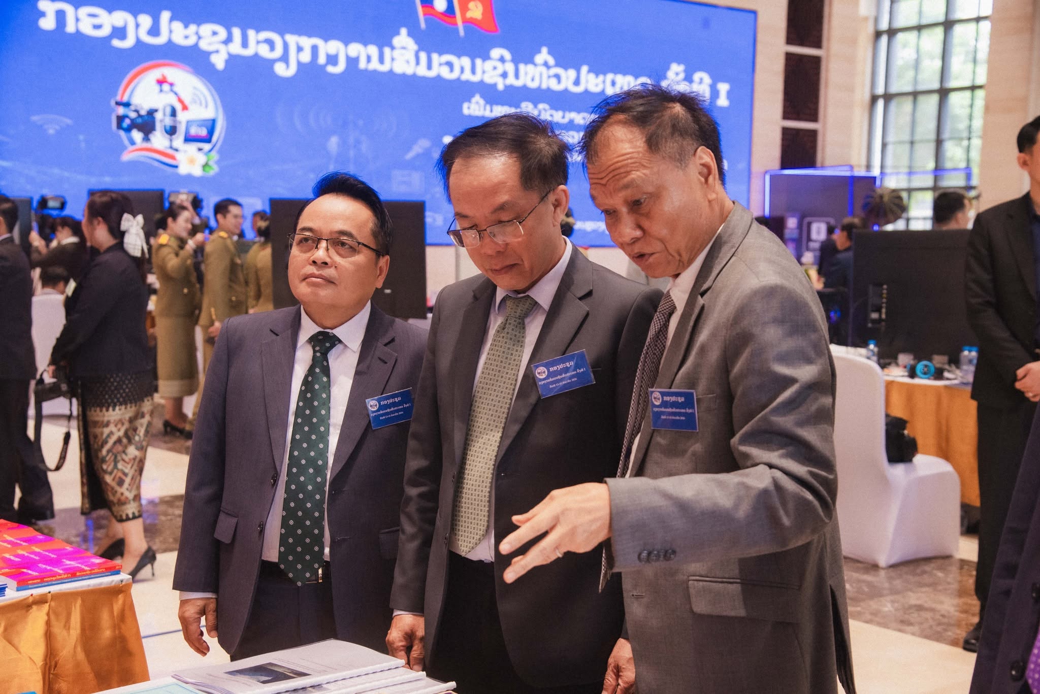 ສະມາຄົມນັກຂ່າວລາວ ແລະ ອົງການແຄຣ໌ ລາວ ເຂົ້າຮ່ວມງານວາງສະແດງ ໃນກອງປະຊຸມວຽກງານສື່ມວນຊົນທົ່ວປະເທດ ຄັ້ງທີ I, Lao Journalists’ Association and CARE International Jointly Exhibit and Deliver Speech under the GAMCIL Project at the 1st National Media Conference